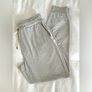 VUORI LIKE NEW Women’s long performance joggers pale grey heather